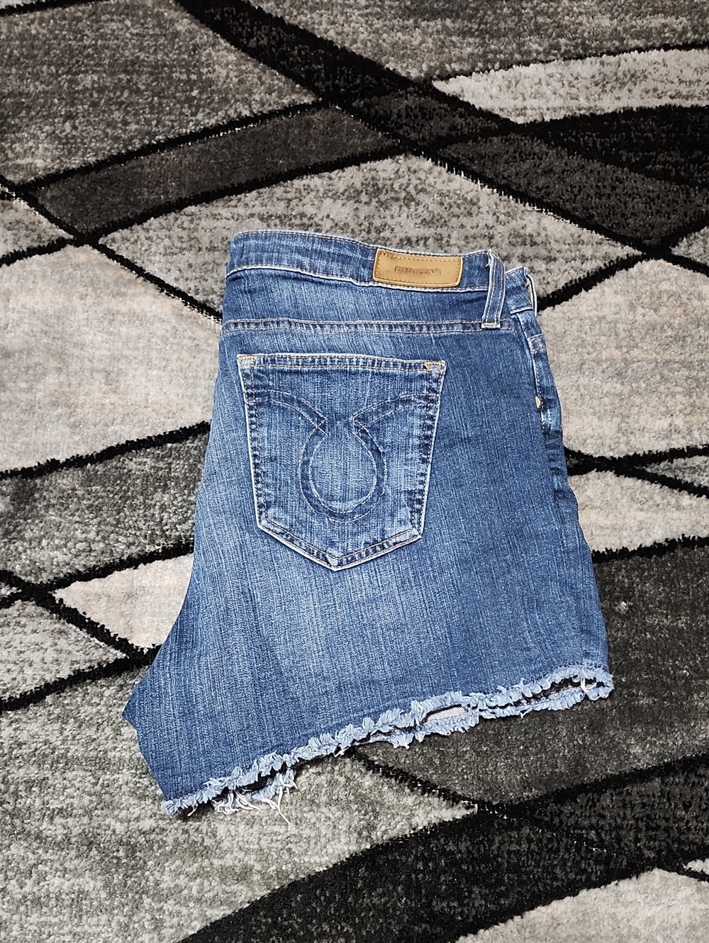 BIG STAR MADDIE EMBROIDERED DISTRESSED RAW-EDGE DENIM JEAN SHORTS 34